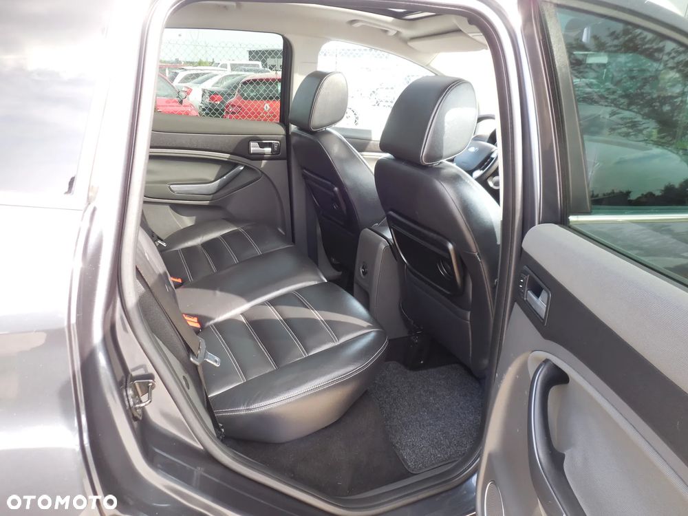 Ford Kuga - 12