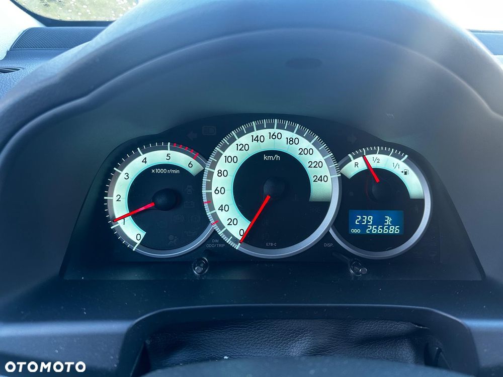 Toyota Corolla Verso 2.2 D-4D X 7os - 19