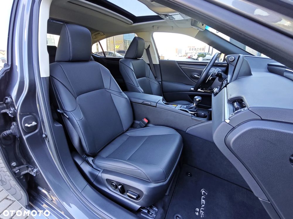 Lexus ES 300h Business Edition - 14