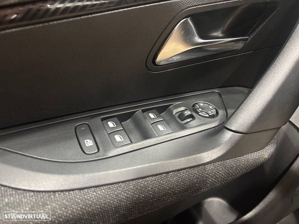 Peugeot 2008 1.2 PureTech Active - 19