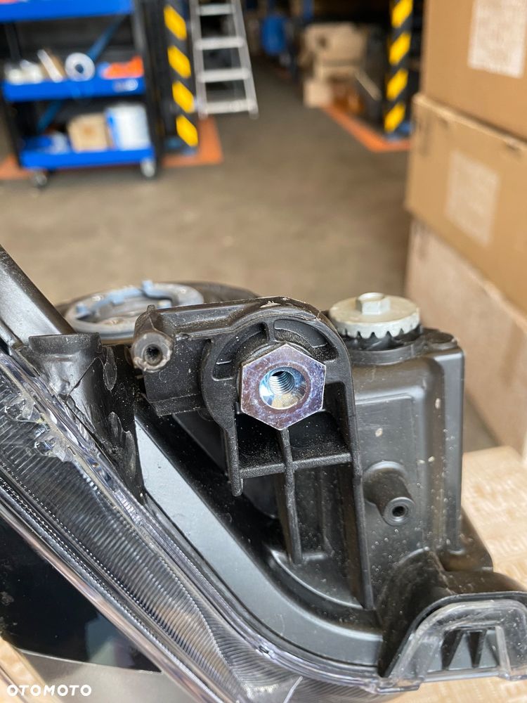 TOYOTA COROLLA E21 E 21 SEDAN KOMPLET LAMP PRZEDNICH LAMPY REFLEKTORY PRZEDNIE LAMPA PRZEDNIA LEWA PRAWA REFLEKTOR PRZEDNI LEWY PRAWY PRZÓD EUROPA  8110-02T31-00  81110-02T31  81150-02T31  81150-02T31-00  E210 E 210 - 17