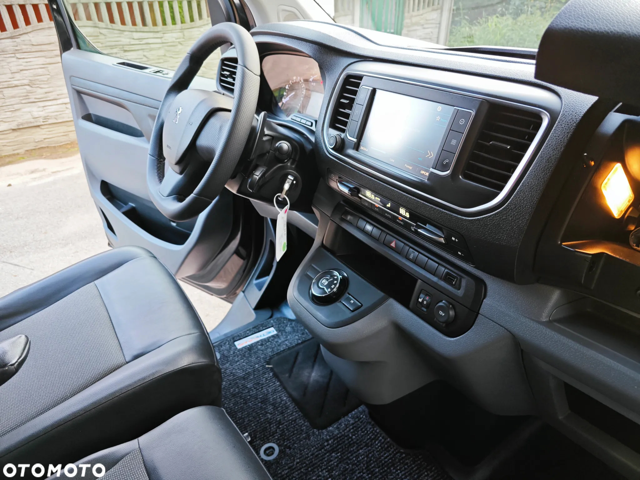 Peugeot EXPERT L2H1 LONG AUTOMAT 2.0 180KM DUŻY SERWIS - 32