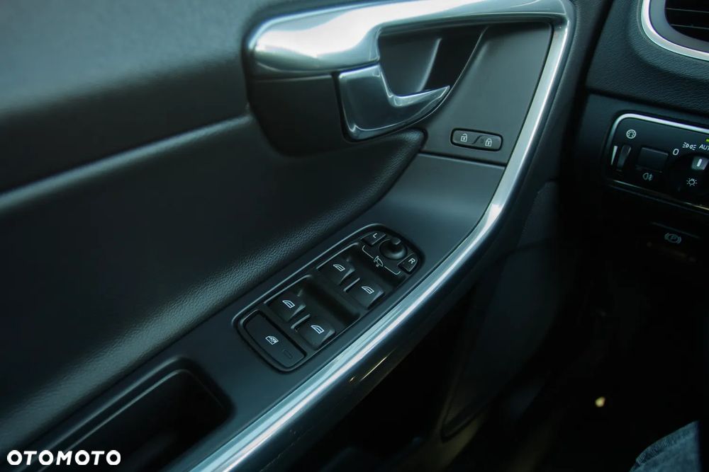 Volvo V60 D3 Geartronic Momentum - 38