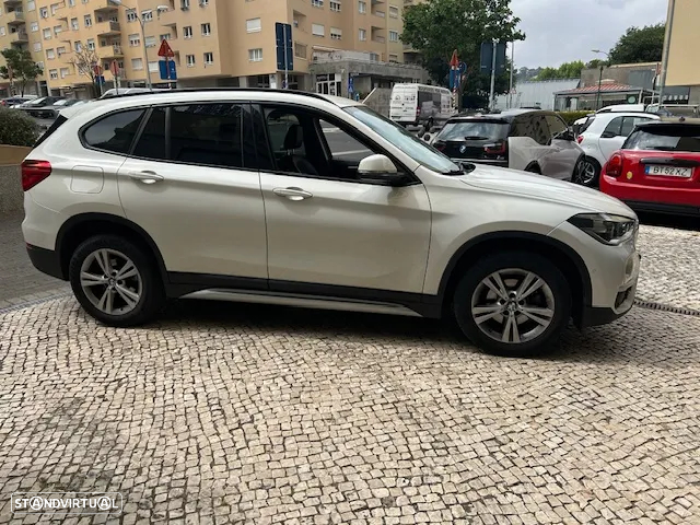 BMW X1 16 d sDrive Auto Line Sport - 4