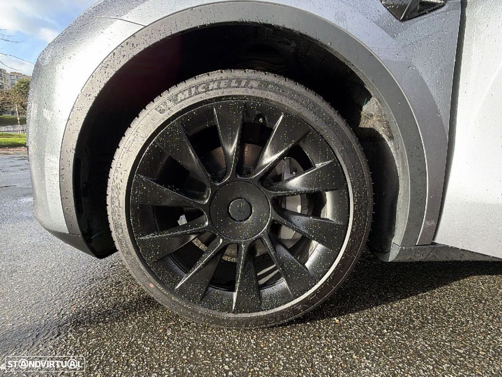 Tesla Model Y Long-Range RWD - 16
