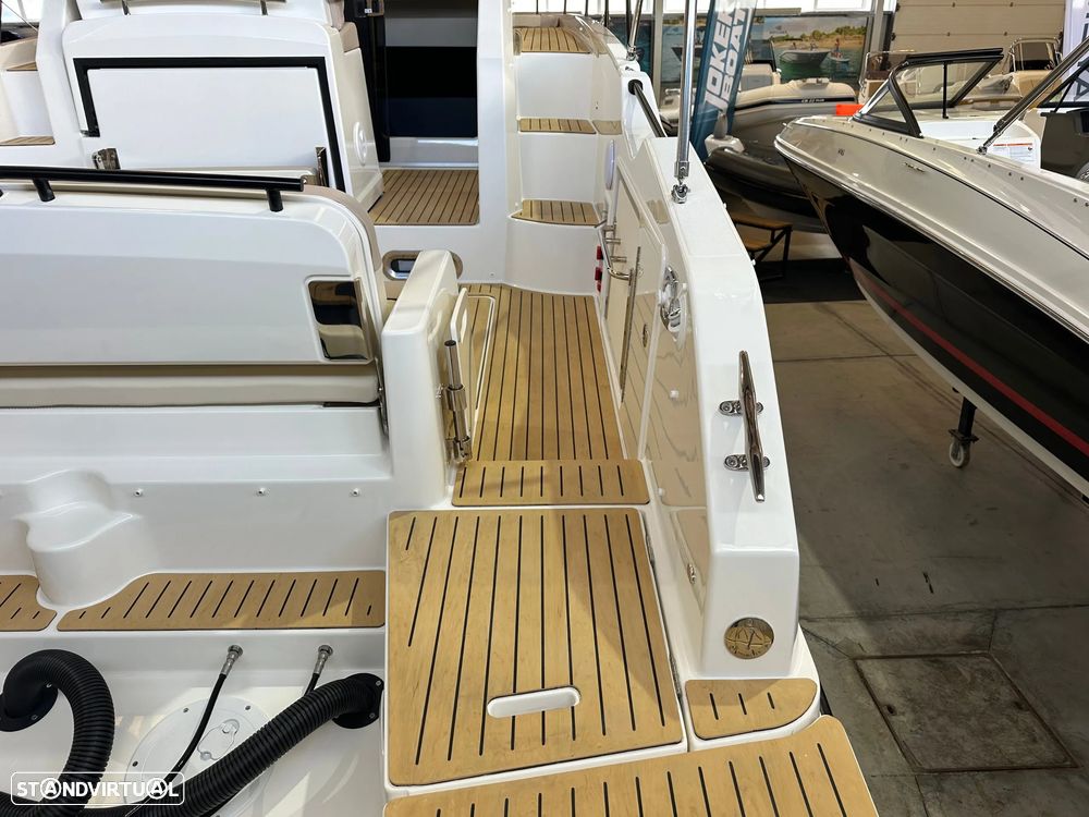 Quicksilver Activ 875 Sundeck - 10