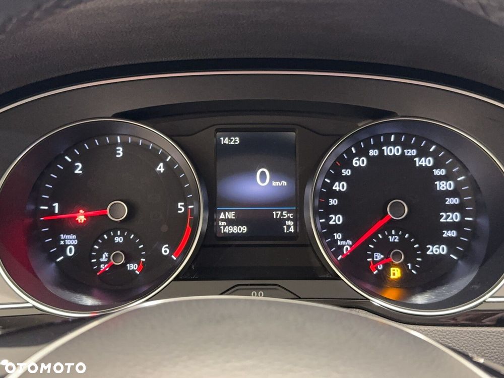 Volkswagen Passat 2.0 TDI SCR Comfortline - 22