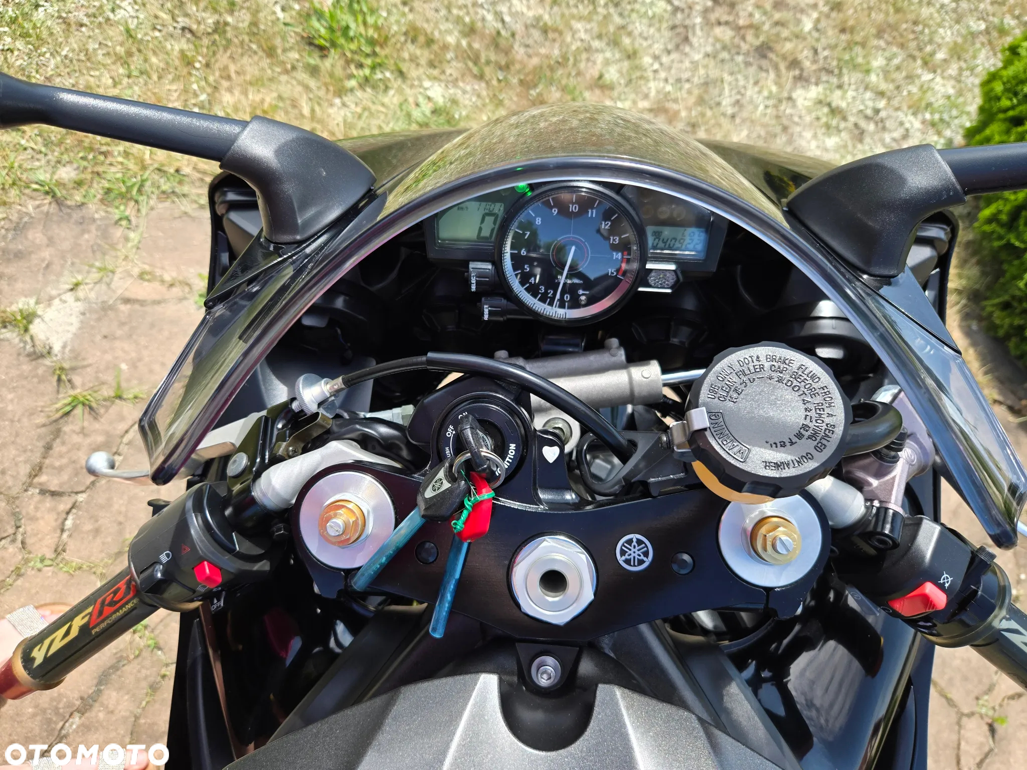 Yamaha R1 - 10