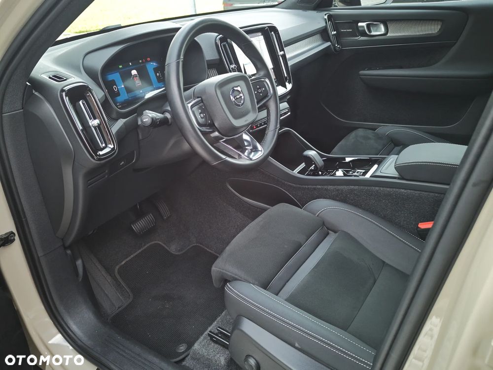 Volvo XC 40 B3 Plus Dark - 12
