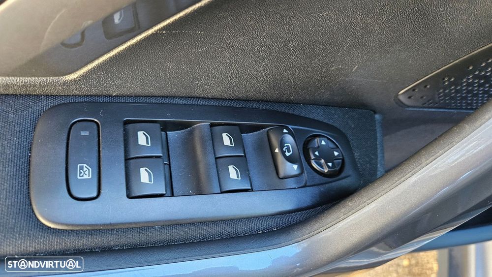 Peugeot 2008 1.2 PureTech Style - 36