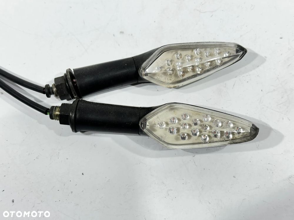 Kierunkowskazy przód kpl. Quadro 3 350 - 2