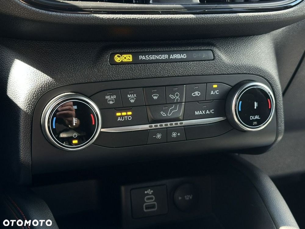 Ford Kuga 2.5 Duratec PHEV ST-LINE X - 29