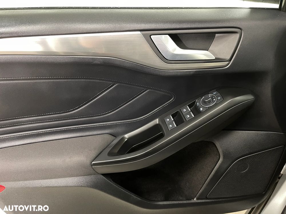 Ford Focus 1.0 EcoBoost Titanium - 24