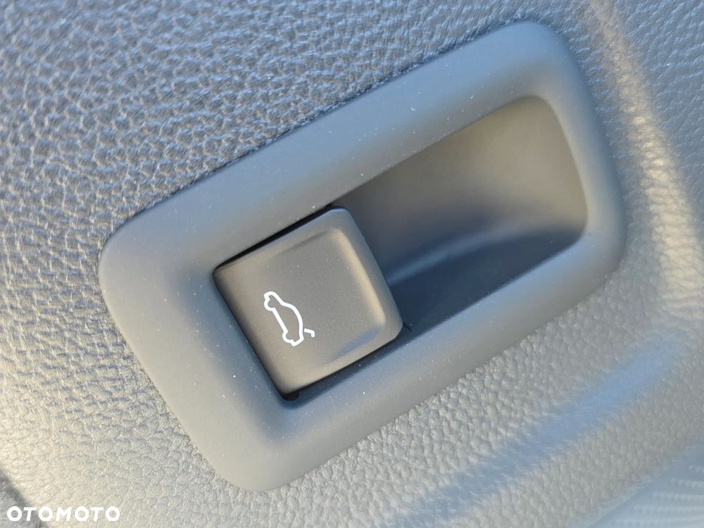 Volkswagen Passat Variant 2.0 TSI R-Line Plus DSG - 30