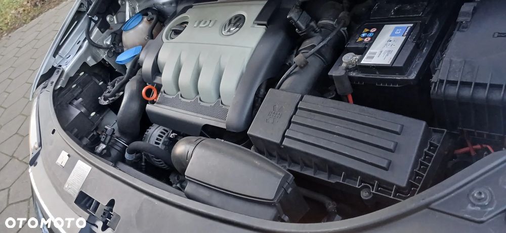 Volkswagen Touran 1.9 TDI DSG United - 26