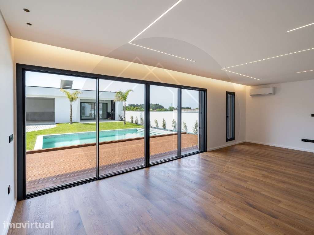 Moradia T4 com Piscina, design moderno, em Vila Nova de Gaia - Grande imagem: 3/54
