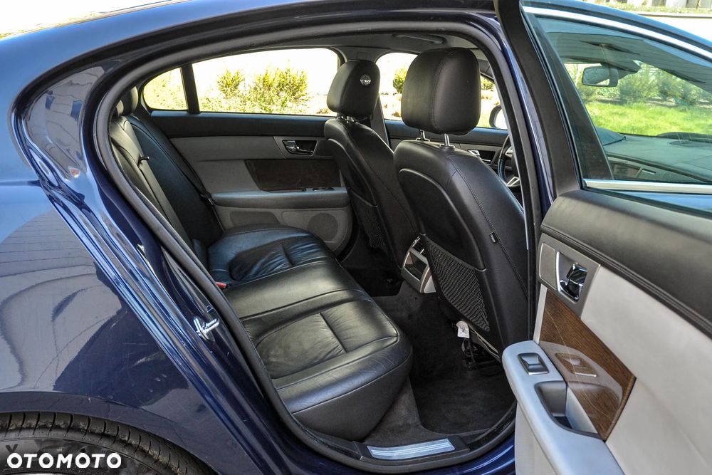 Jaguar XF - 12