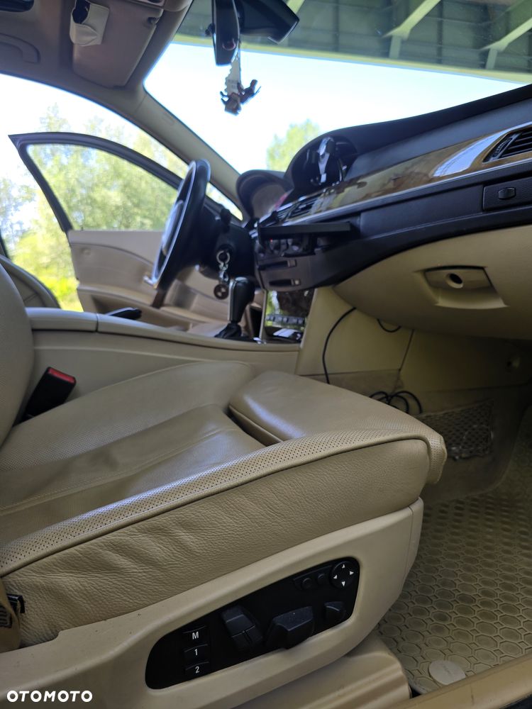 BMW Seria 5 525d - 15