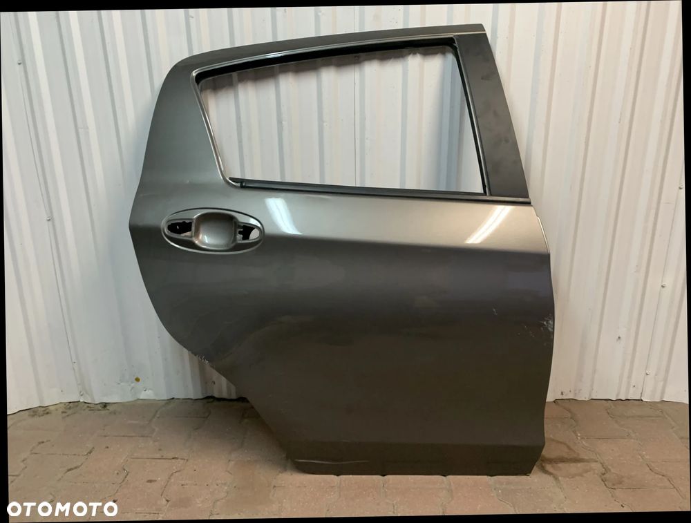 TOYOTA YARIS III 3 2011- 5D DRZWI PRAWE TYLNE TYŁ LISTWA ZGARNIAJĄCA - 2