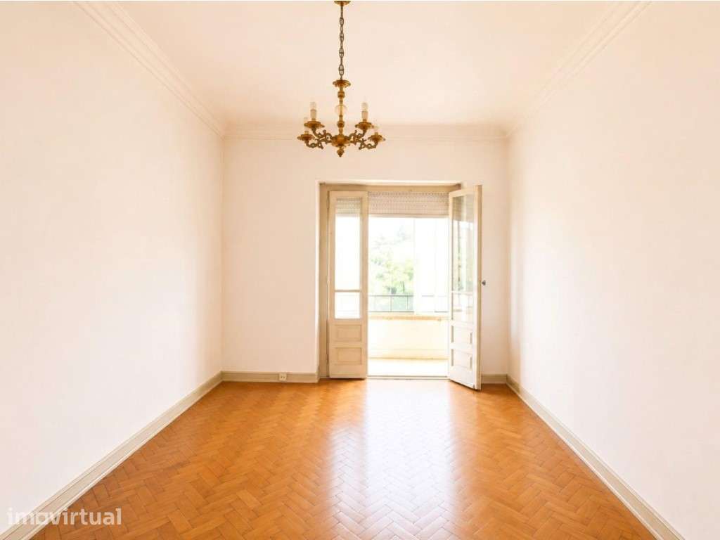 Apartamento T2 Totalmente Renovado com Varandas - Grande imagem: 2/13
