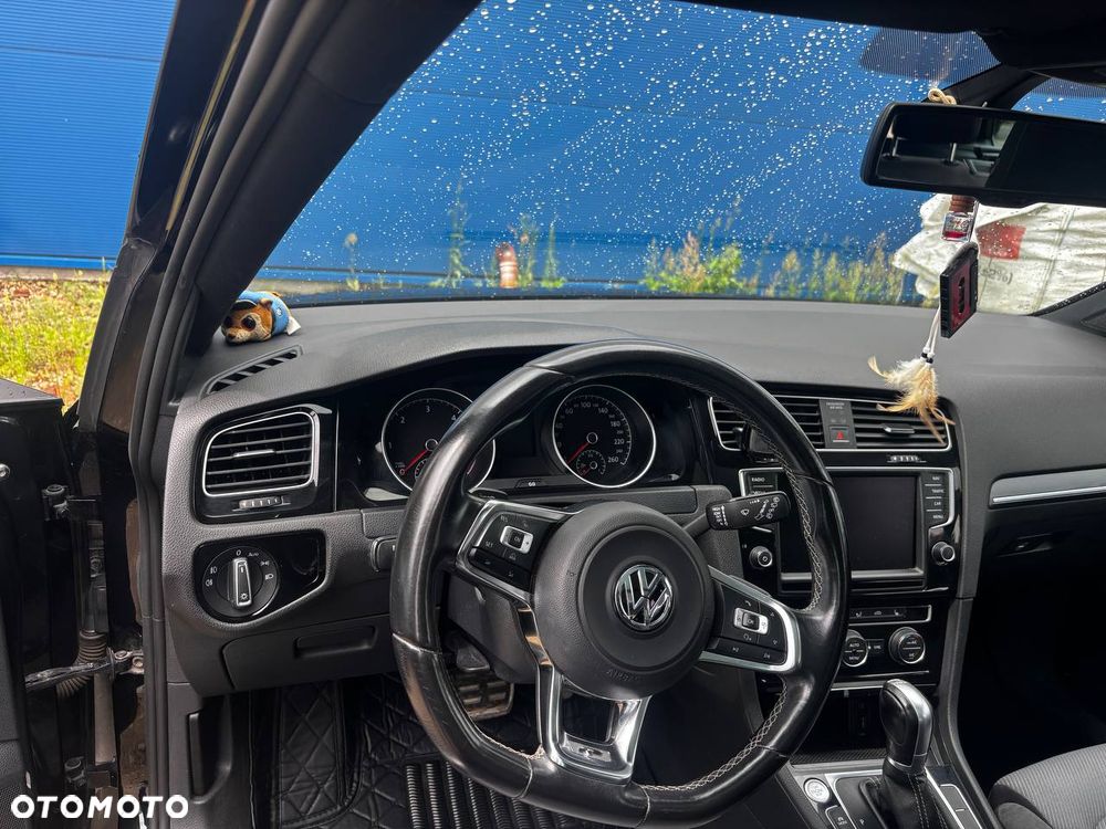 Volkswagen Golf - 10