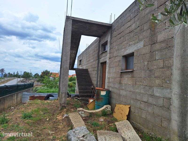 Vende-se Lote para Habitação com garagem feita - Grande imagem: 3/11