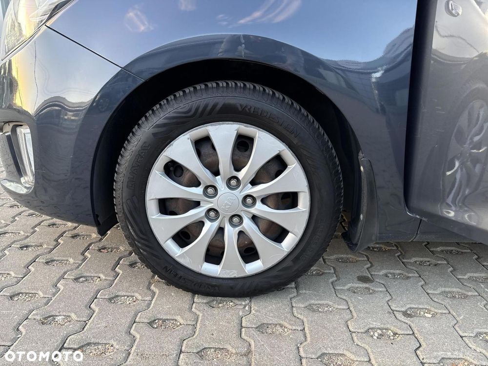 Kia Carens 1.7 CRDi L 7os - 19