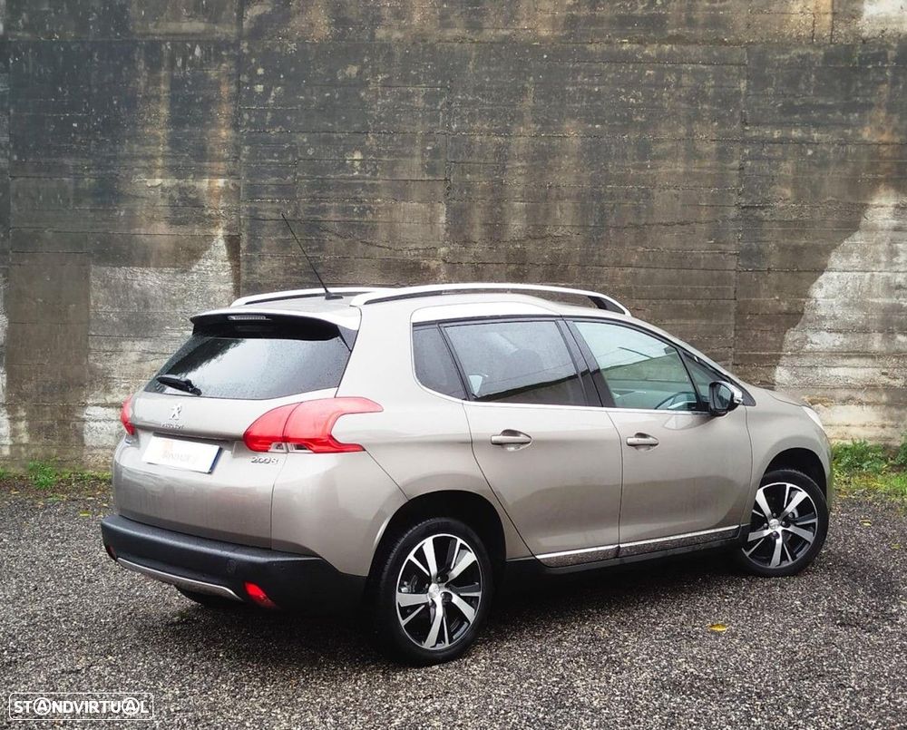 Peugeot 2008 1.2 PureTech Allure EAT6 - 11