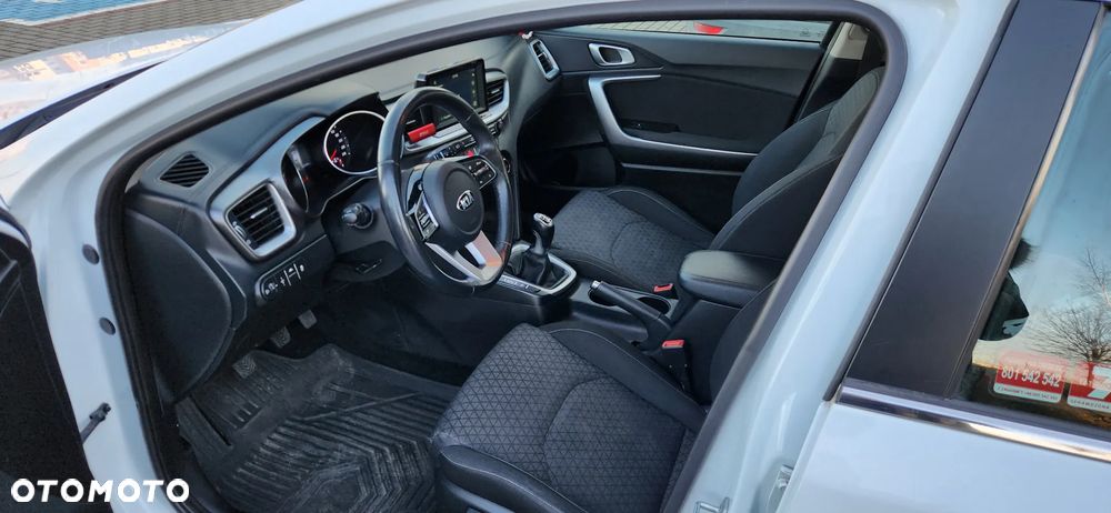 Kia Ceed - 10