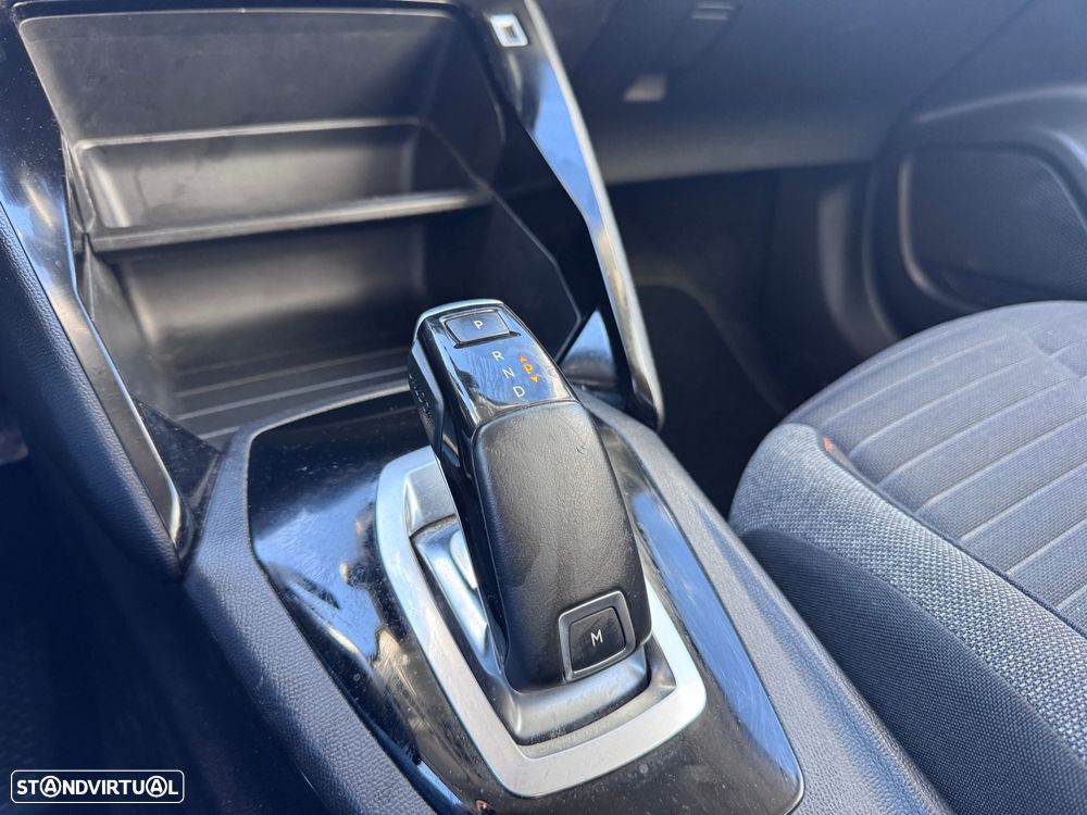 Peugeot 2008 1.2 PureTech Active EAT8 - 14