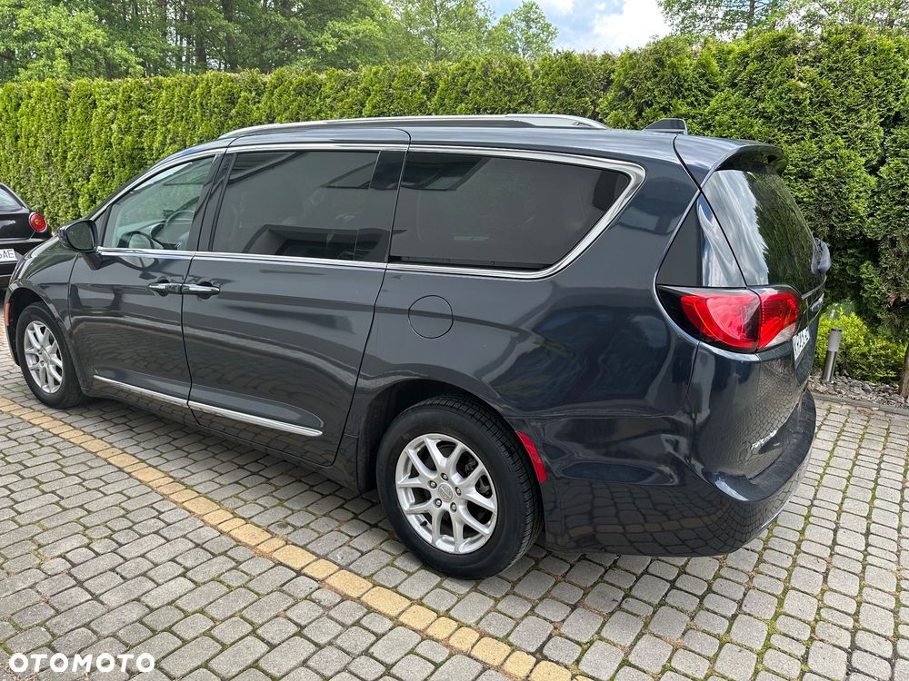 Chrysler Pacifica - 6