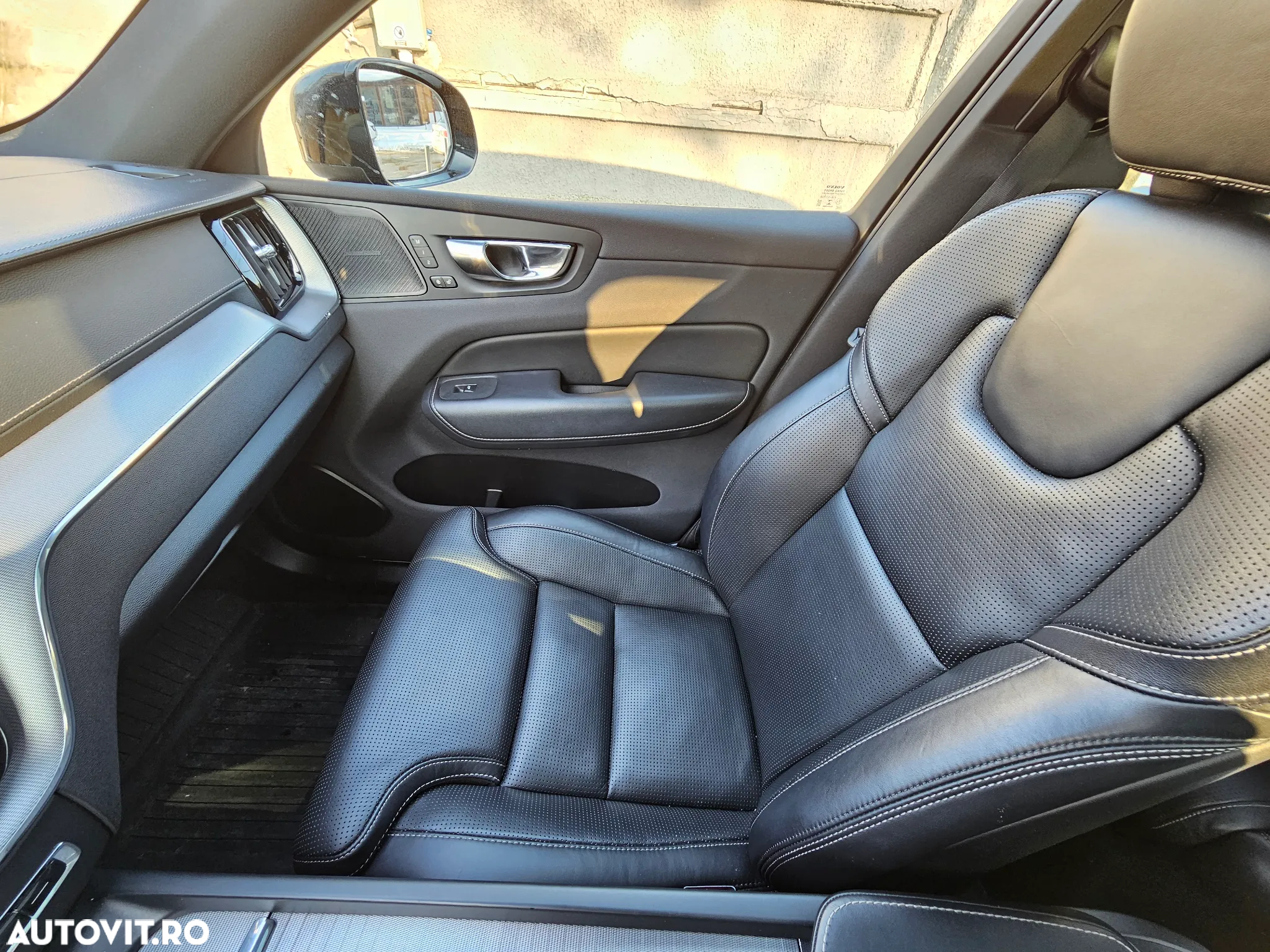 Volvo XC 60 Recharge T8 Twin Engine eAWD R-Design - 10