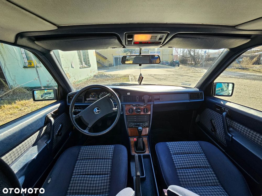 Mercedes-Benz W201 (190) - 21