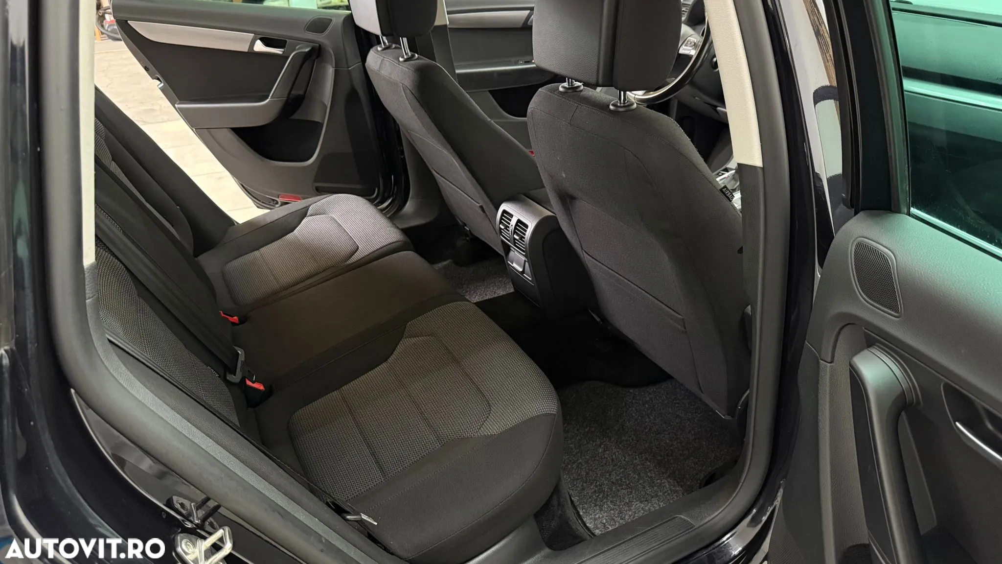 Volkswagen Passat Variant 2.0 Blue TDI DSG SCR R-Line - 8