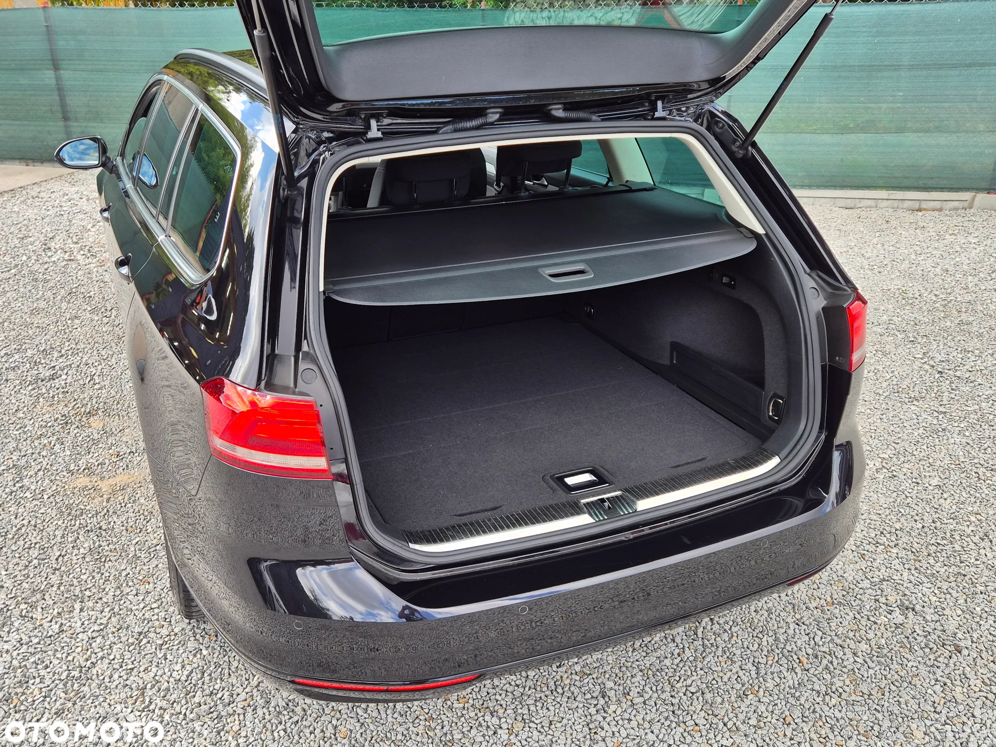Volkswagen Passat Variant 2.0 TDI SCR DSG Elegance - 20