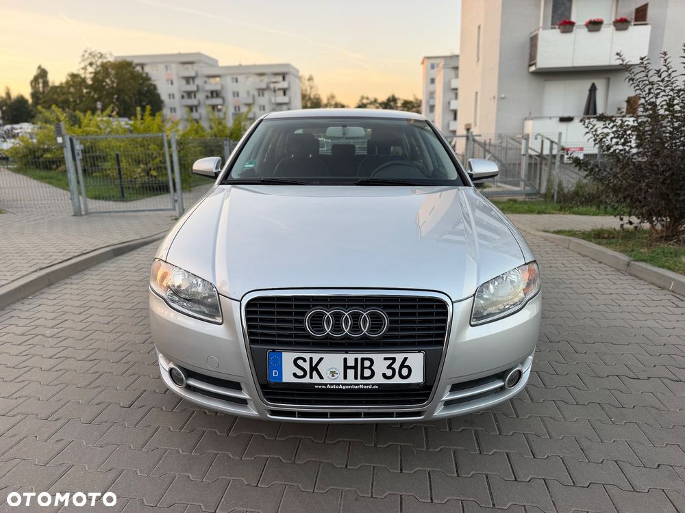 Audi A4 Limousine - 4