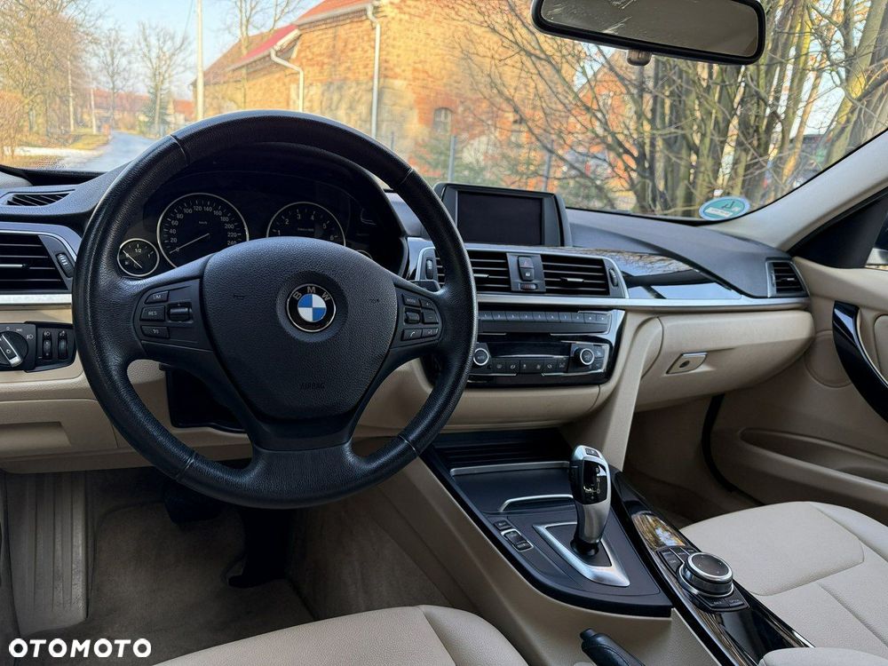 BMW Seria 3 320i Luxury Line - 41