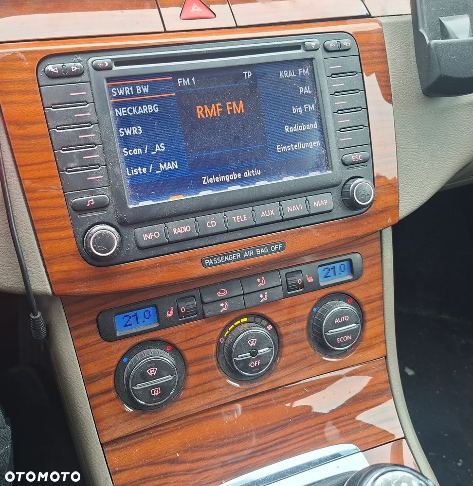 Volkswagen Passat 2.0 FSI Individual - 11