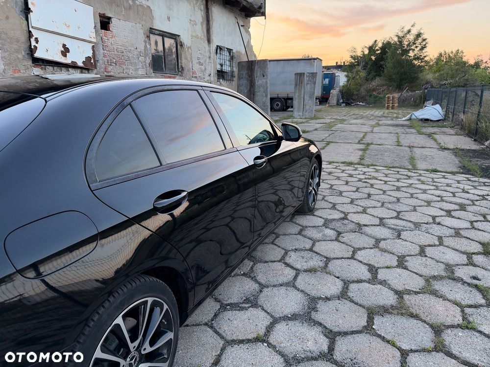 Mercedes-Benz Klasa E 220 d 9G-TRONIC Exclusive - 12