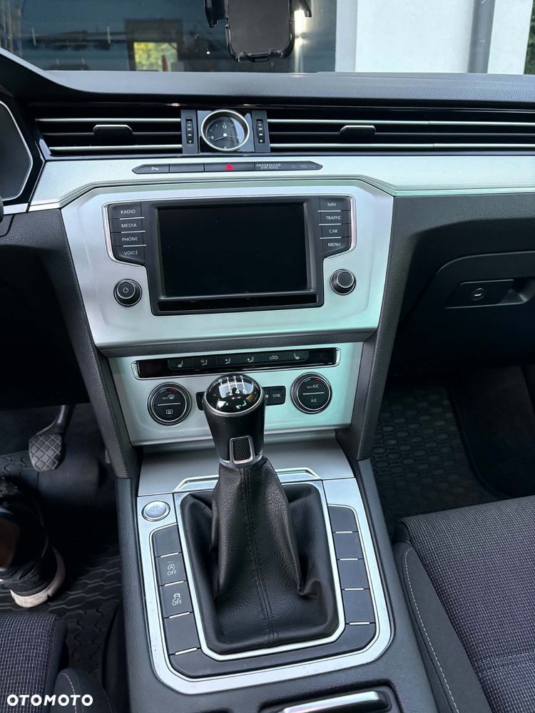 Volkswagen Passat 1.8 TSI BMT Comfortline - 16