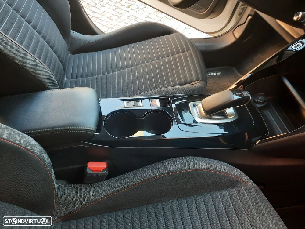Peugeot e-208 Active — fotografia 12