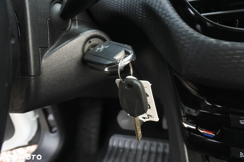 Peugeot 208 PureTech 110 Stop & Start EAT6 Allure - 23
