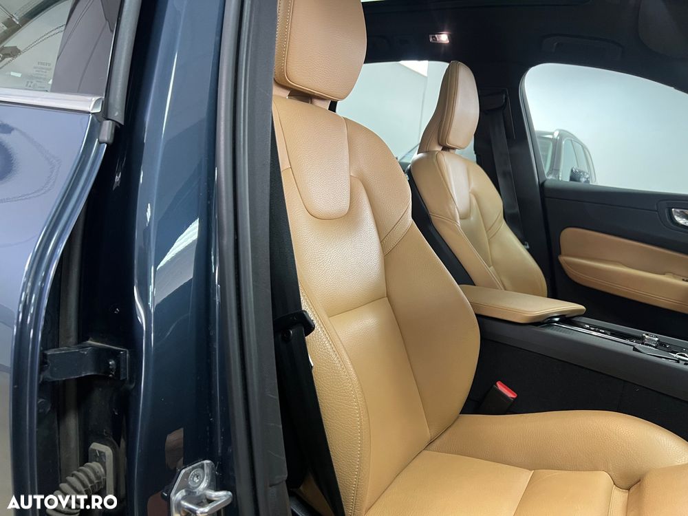 Volvo XC 60 T8 Twin Engine AWD Momentum Pro - 11