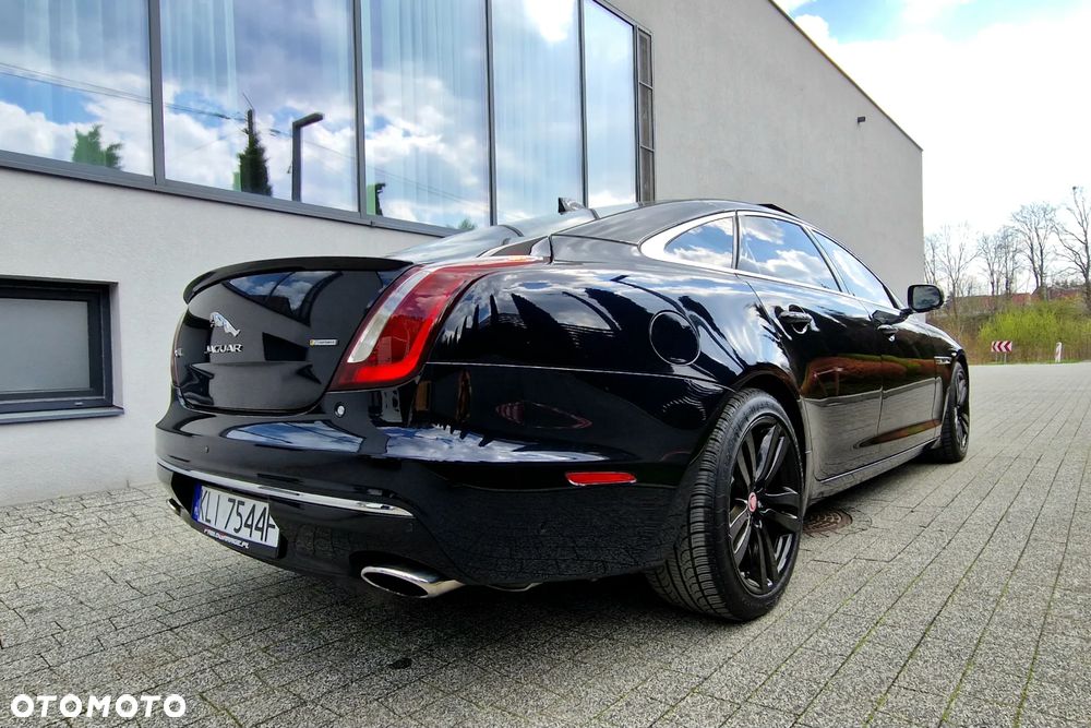 Jaguar XJ 3.0 T LWB Portfolio - 12