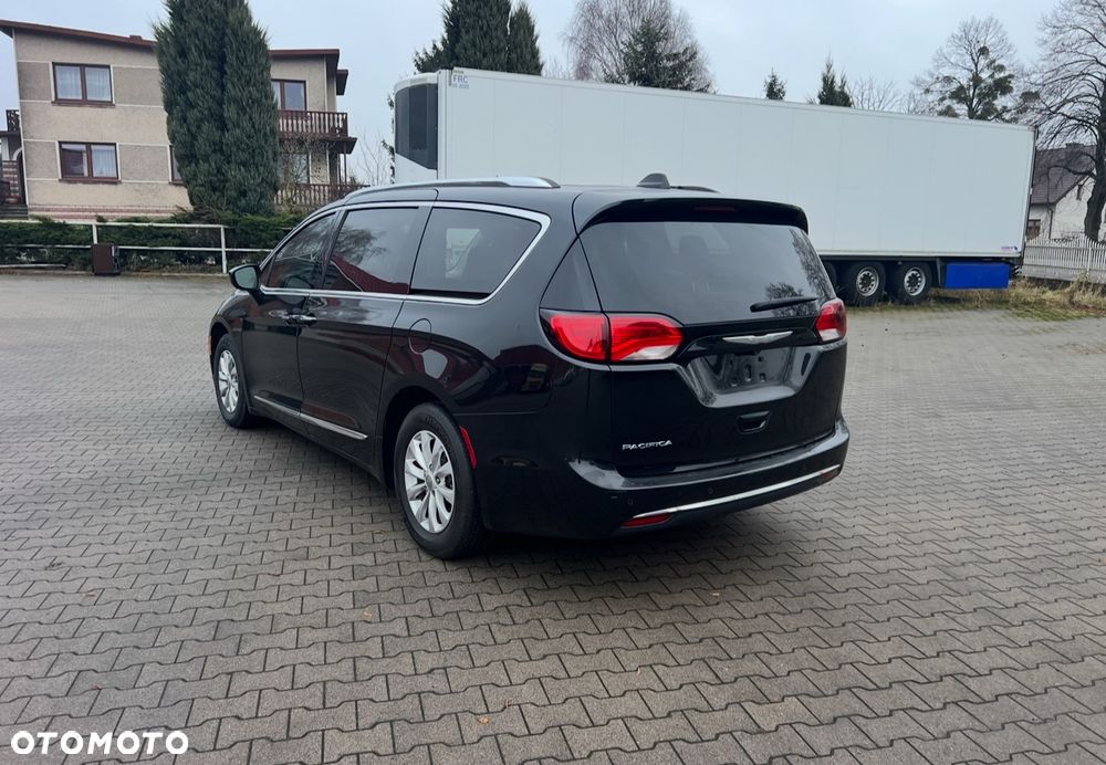 Chrysler Pacifica - 31