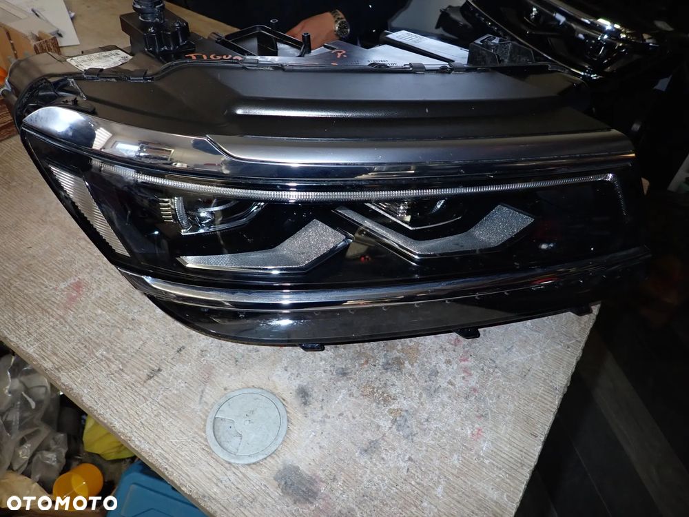 VOLKSWAGEN TIGUAN 5NA LAMPA PRAWY PRZÓD EUROPA 5NB941082D - 2