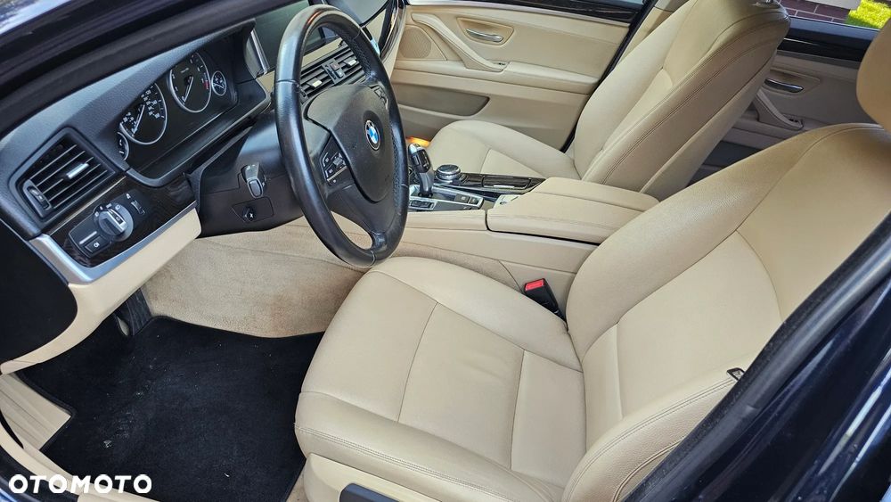 BMW Seria 5 528i xDrive Sport-Aut Luxury Line - 7