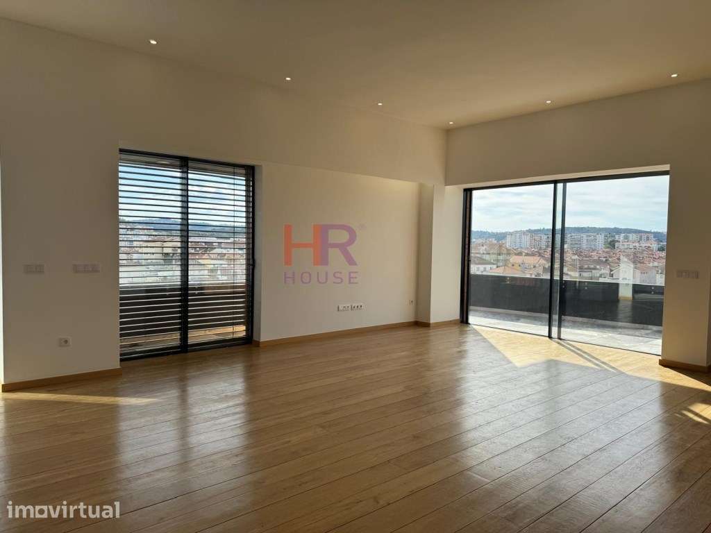 SOLUM VENDE-SE T3+1 EM DUPLEX COM TERRAÇO E GARAGEM. - Grande imagem: 2/60