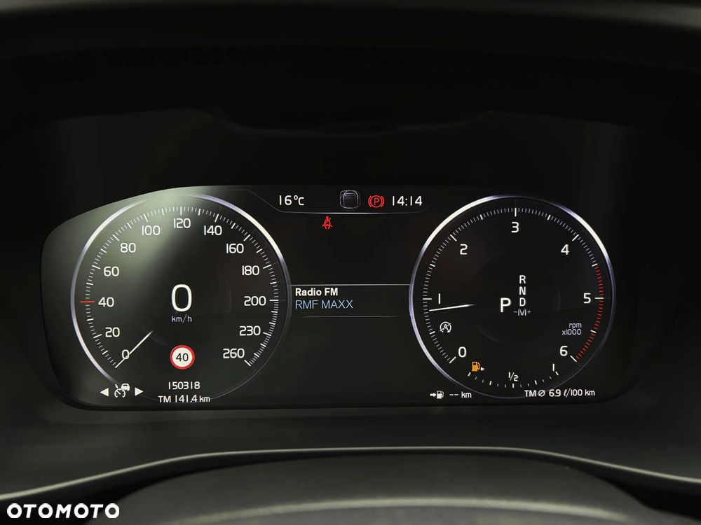 Volvo XC 40 D4 SCR AWD R-Design - 22