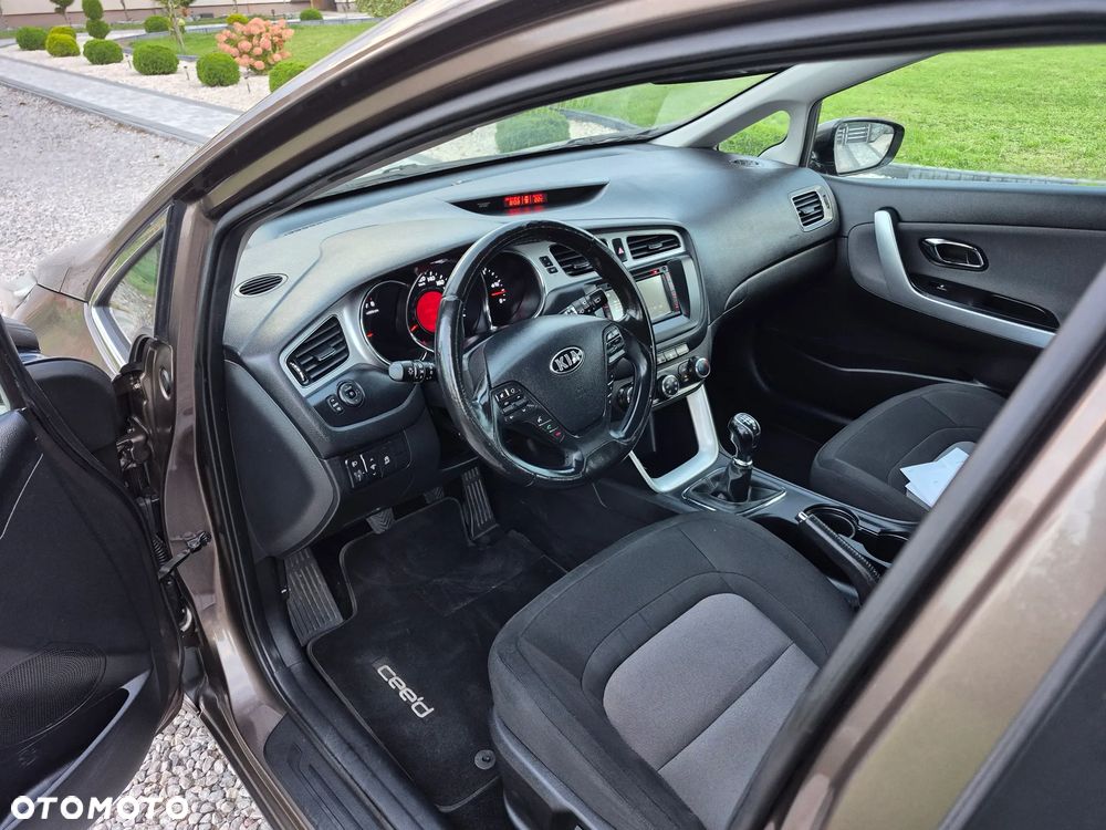 Kia Ceed - 27